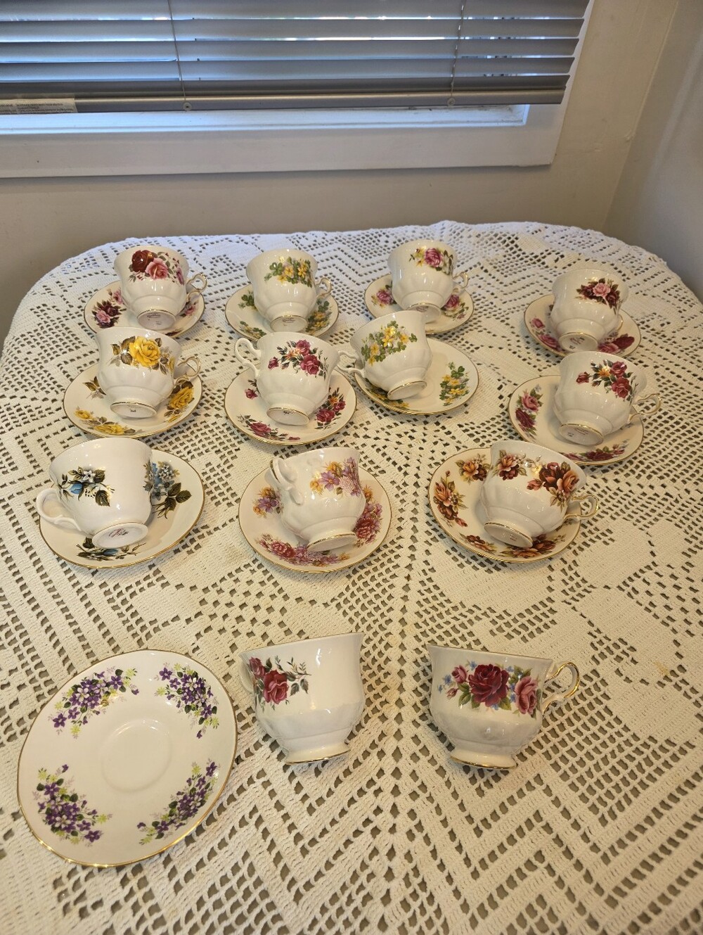 Vintage Queen ANNE & ROYAL SUTHERLAND